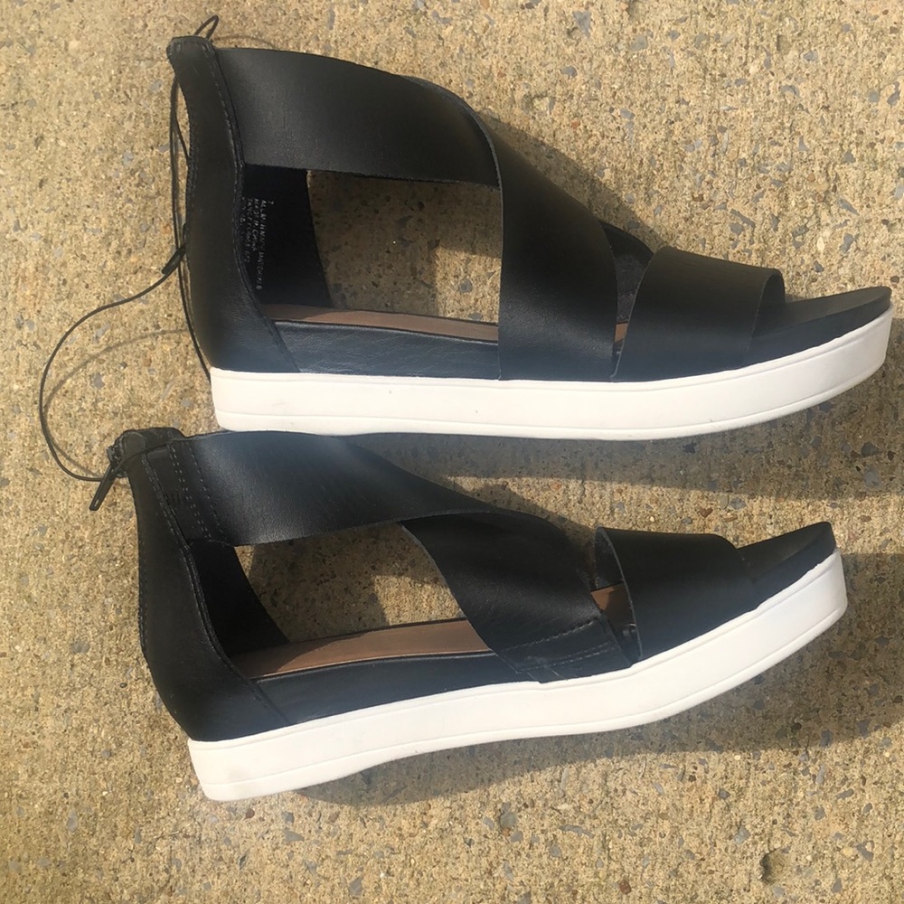 Universal Threads Sandals